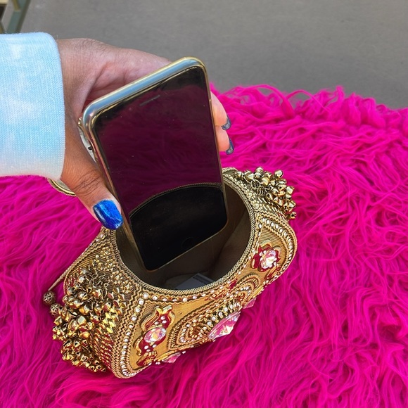 Gold metal/tin like small clutch. - Picture 6 of 8